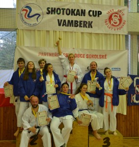 2020.10.03 Shotokan Cup Vamberk 2020 - společné foto_0665_upravená